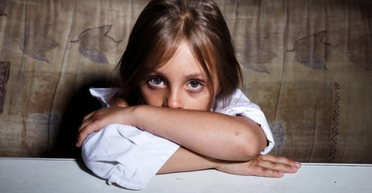 Παιδική κακοποίηση: Σημάδια που θα σας βοηθήσουν να την αναγνωρίσετε