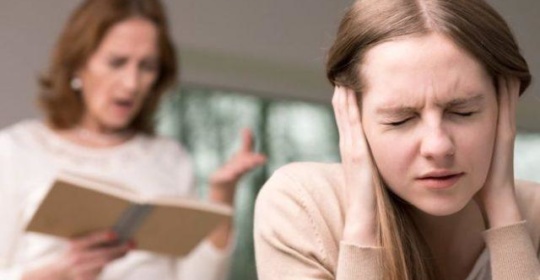 Πανελλήνιες εξετάσεις: Πηγή άγχους για όλη την οικογένεια – Τι πρέπει να κάνει ο γονέας;